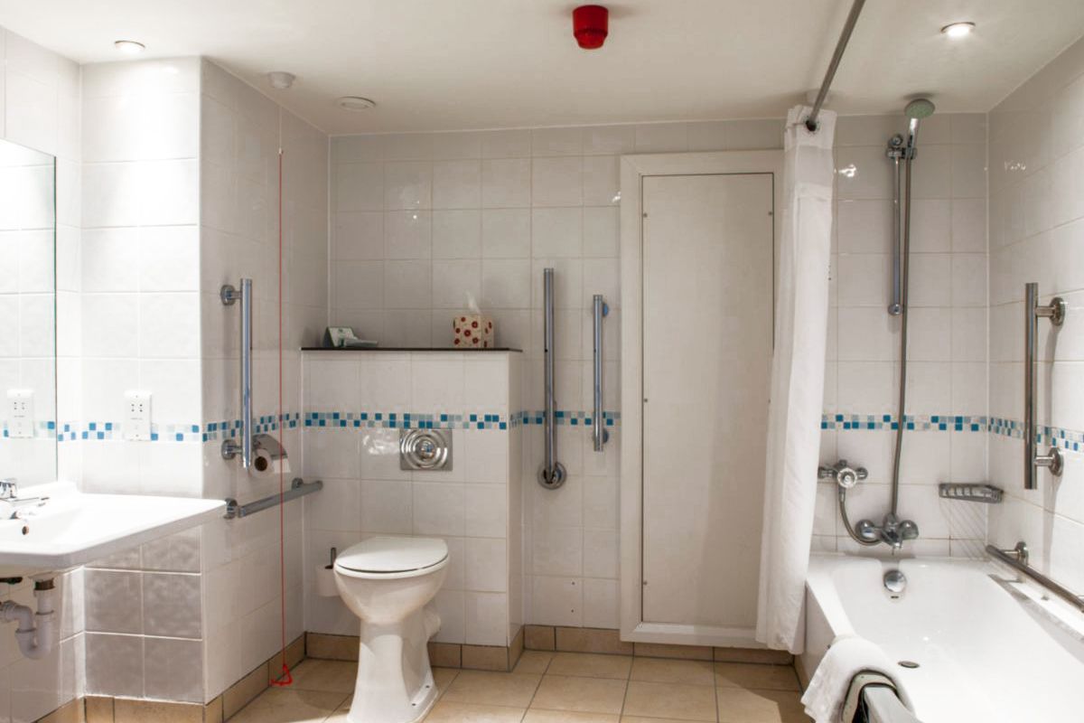 Holiday Inn Ipswich accessible bathroom.